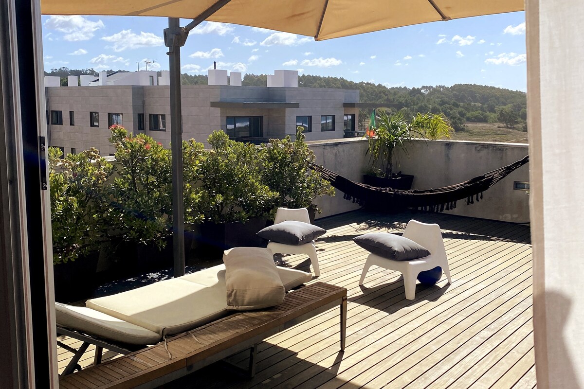 Dachterrasse mit Sonnenschirmen