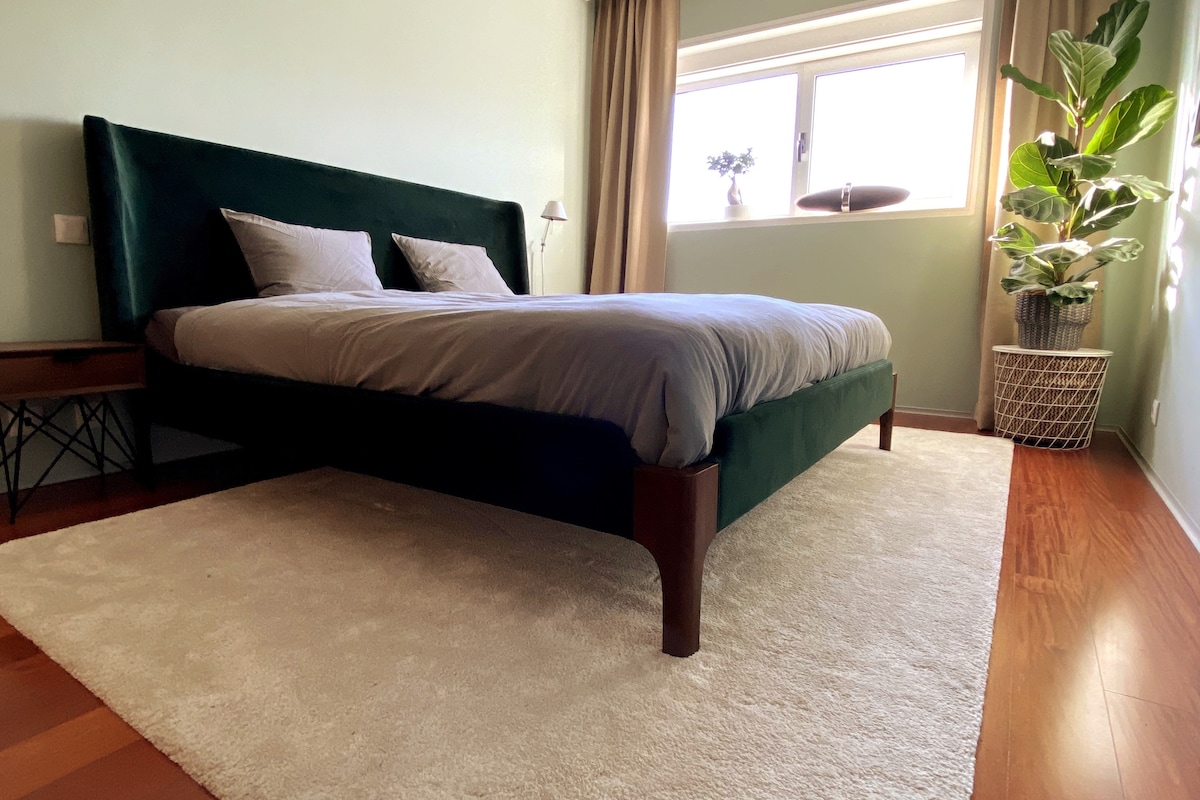 Schlafzimmer mit Ensuite-Bad